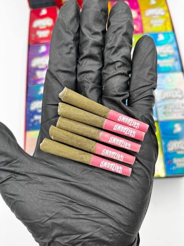 Enjoy smooth, flavorful sessions with 3.5G Snoozies Minis Pre-Rolls. Premium cannabis flower, perfectly rolled for convenience, portability, and quality.