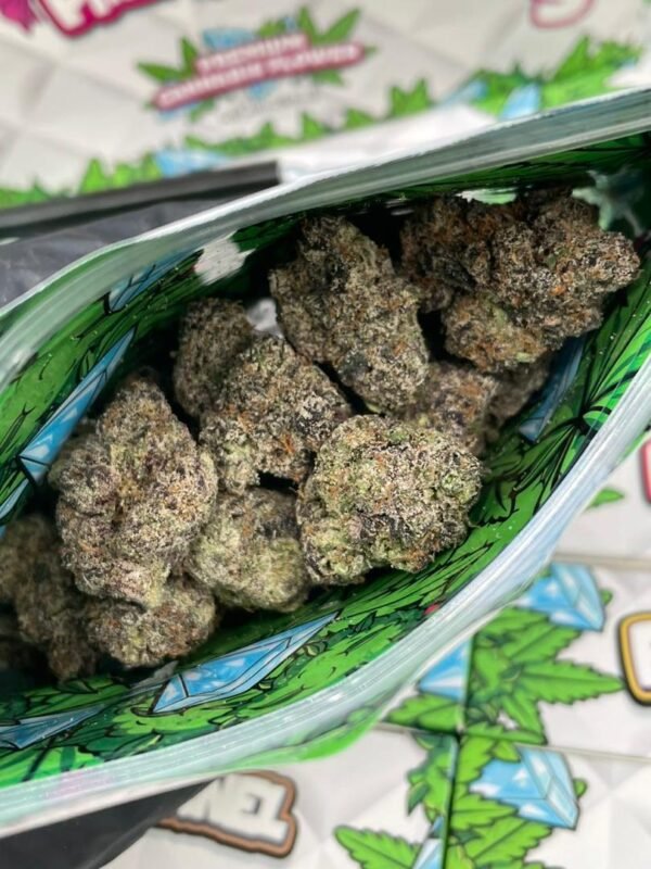 Snooze Pillows Weed Diamond Edition – 14G delivers premium, potent flower with rich flavor, smooth smoke, and ultimate relaxation.